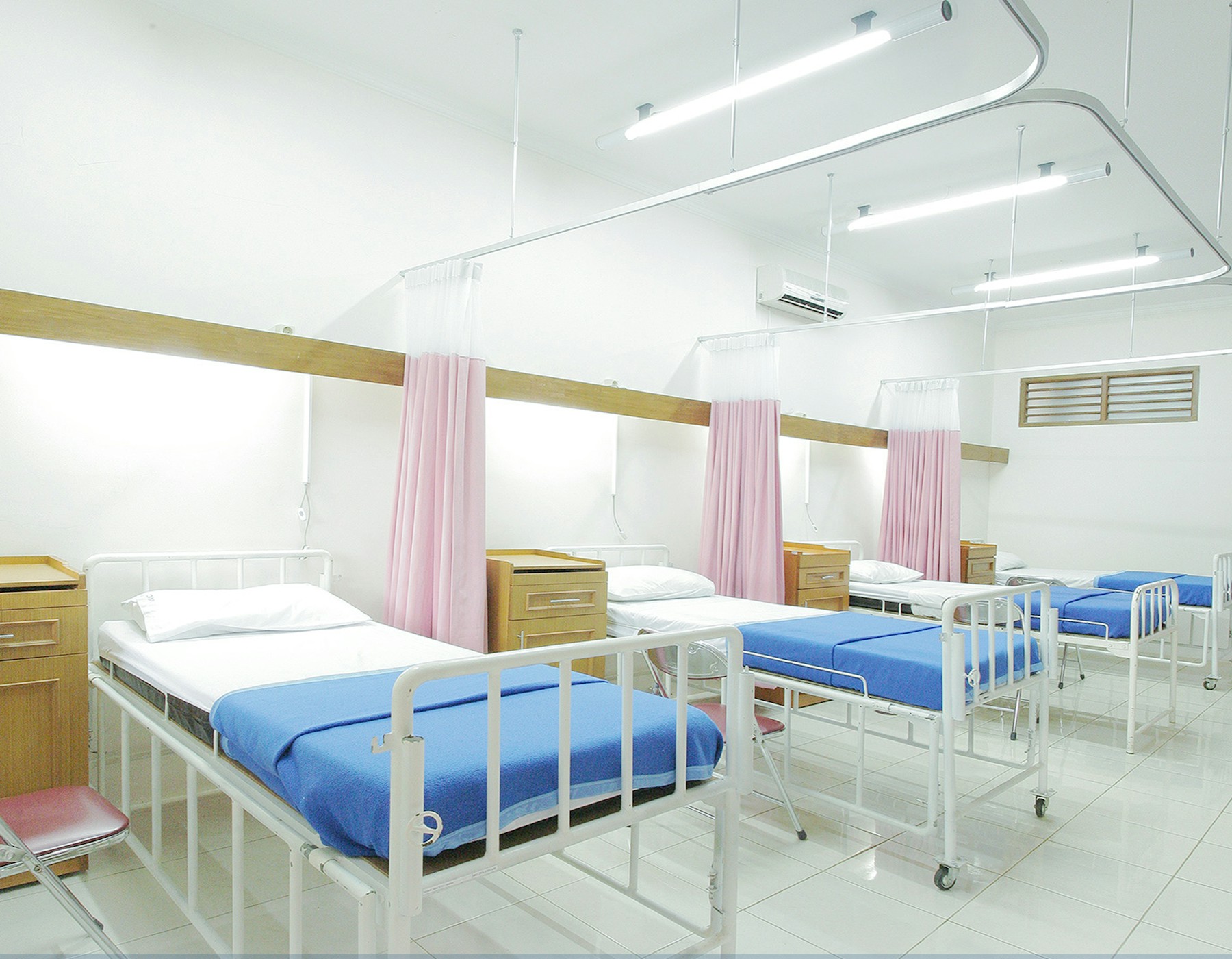 Sample hospital ward equipment setup